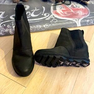 Joan of Arctic Sorel Wedge Booties Size 6